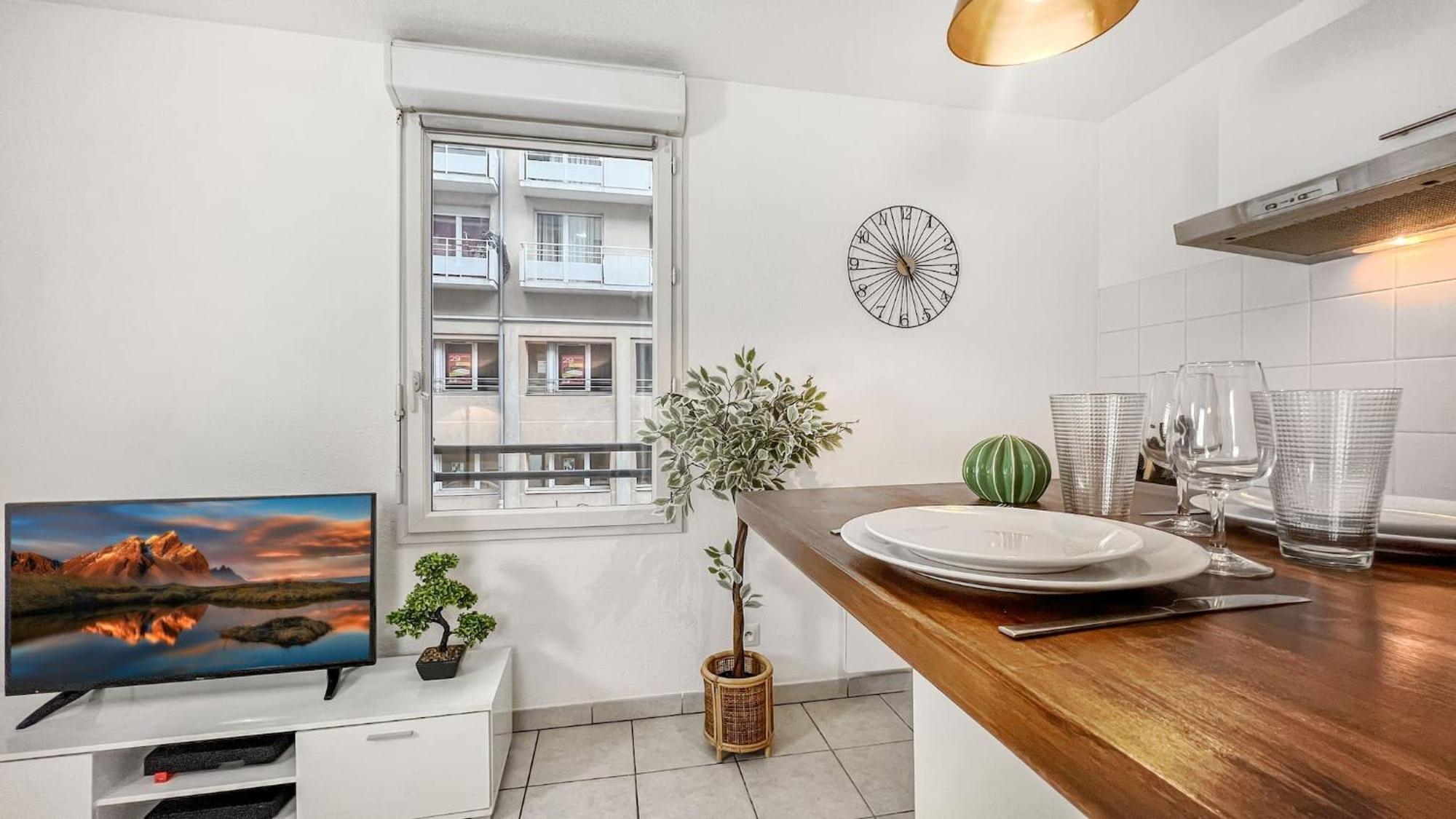 Homey Wild - Proche Gare Et Tram - Proche Centre - Balcon Prive - Parking Prive - Wifi Gratuit Annemasse Exterior photo